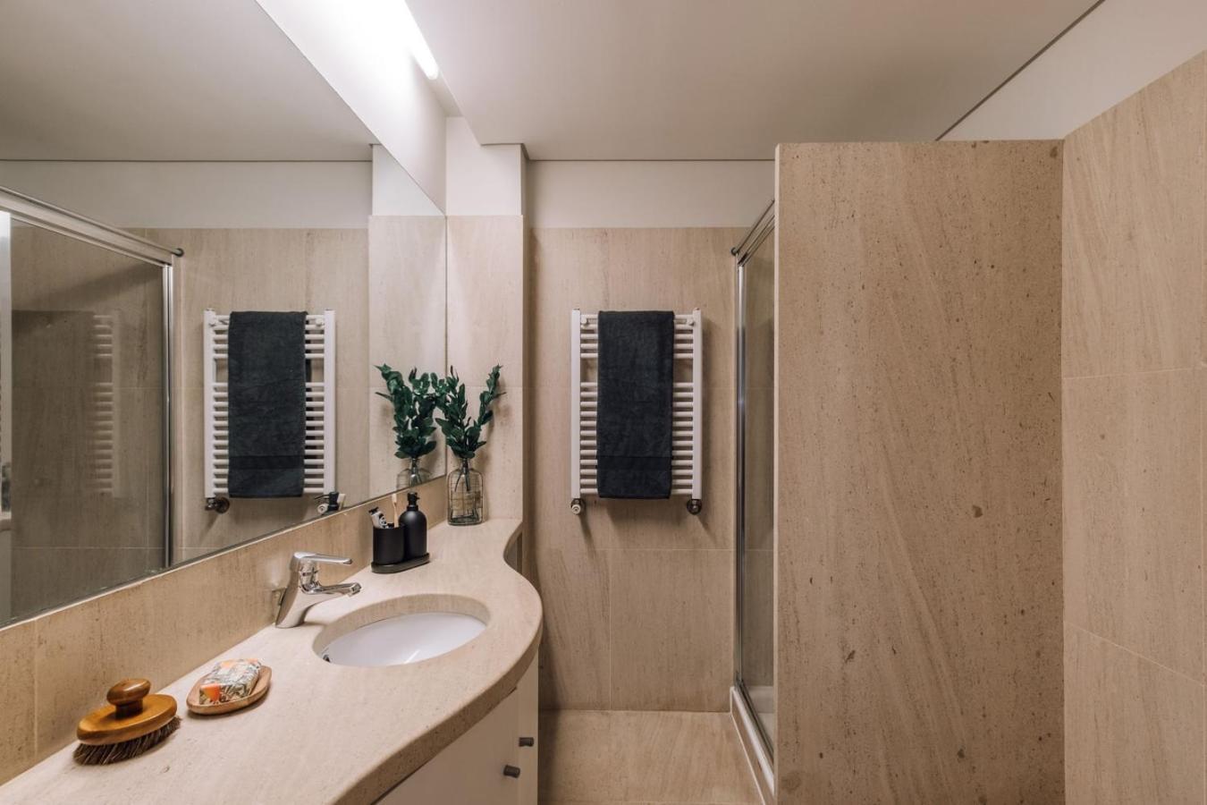 Flores - 1 Bedroom And Parking In Estrela Lisboa